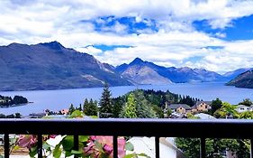 Beautiful Lake Views Apartment